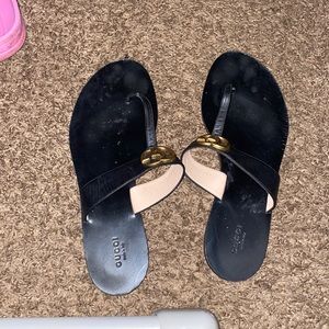 Authentic GUCCI leather thong sandal with double G